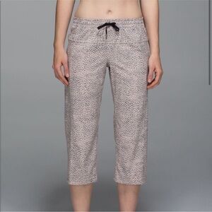 Lululemon Step Lively Crop Dottie Dash Grain Black Size 6